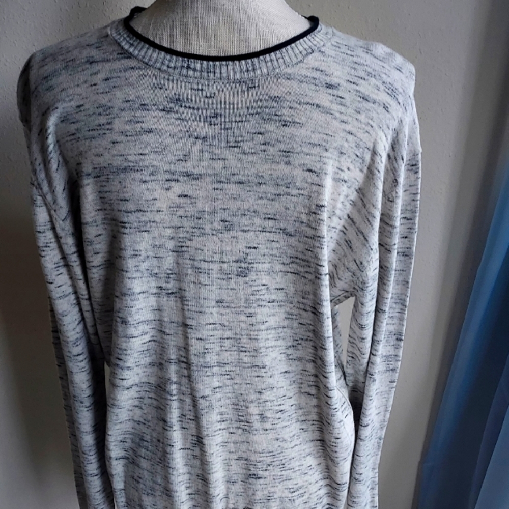 Gray Crewneck Sweater with Heathered Pattern